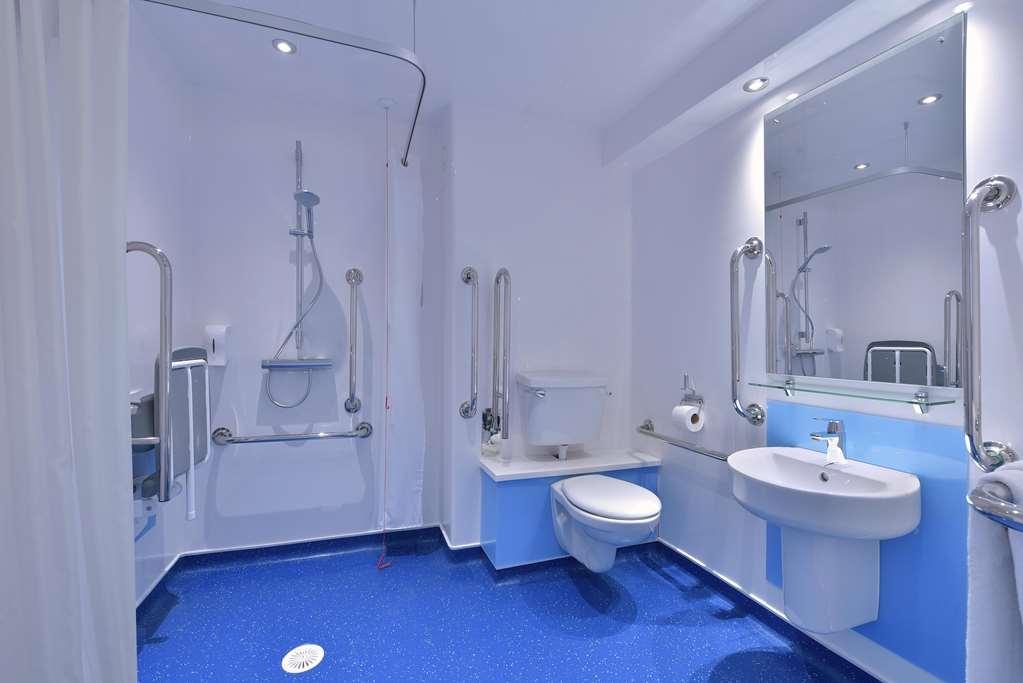 Travelodge Карфіллі Номер фото