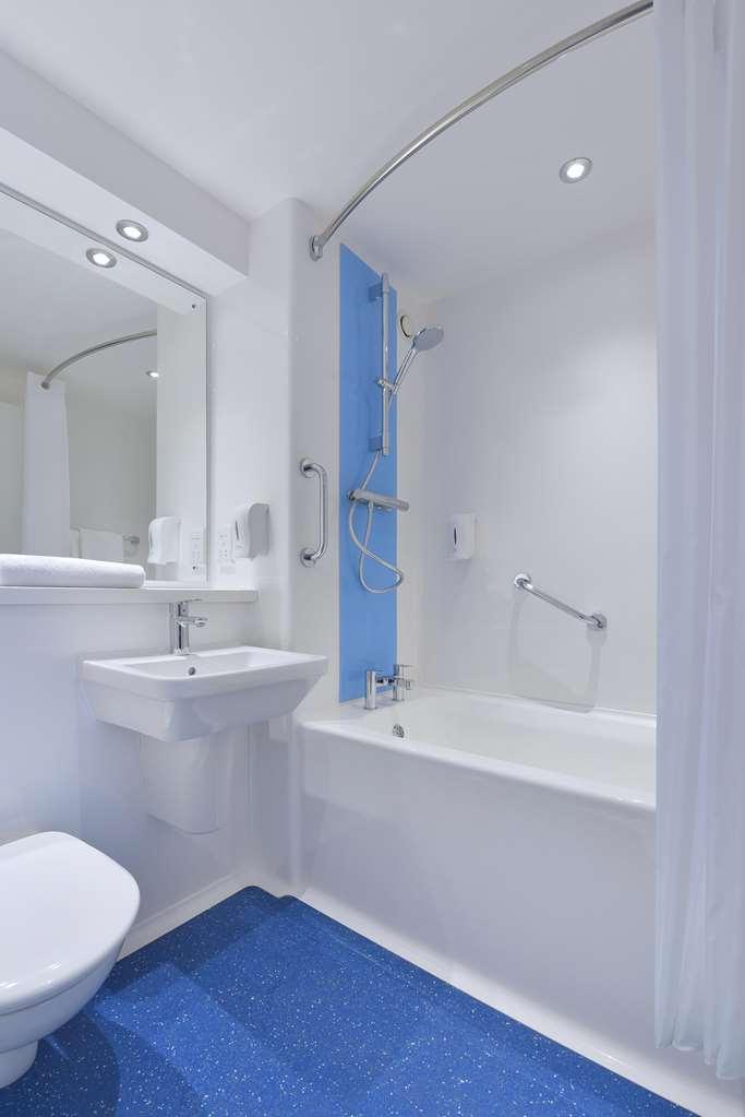 Travelodge Карфіллі Номер фото