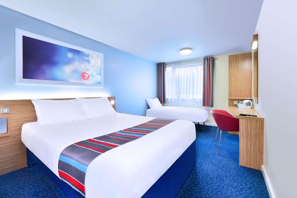 Travelodge Карфіллі Номер фото