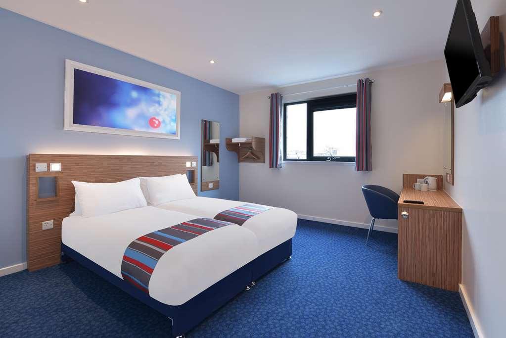 Travelodge Карфіллі Номер фото