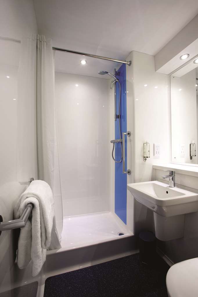 Travelodge Карфіллі Номер фото