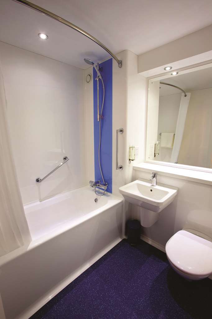 Travelodge Карфіллі Номер фото